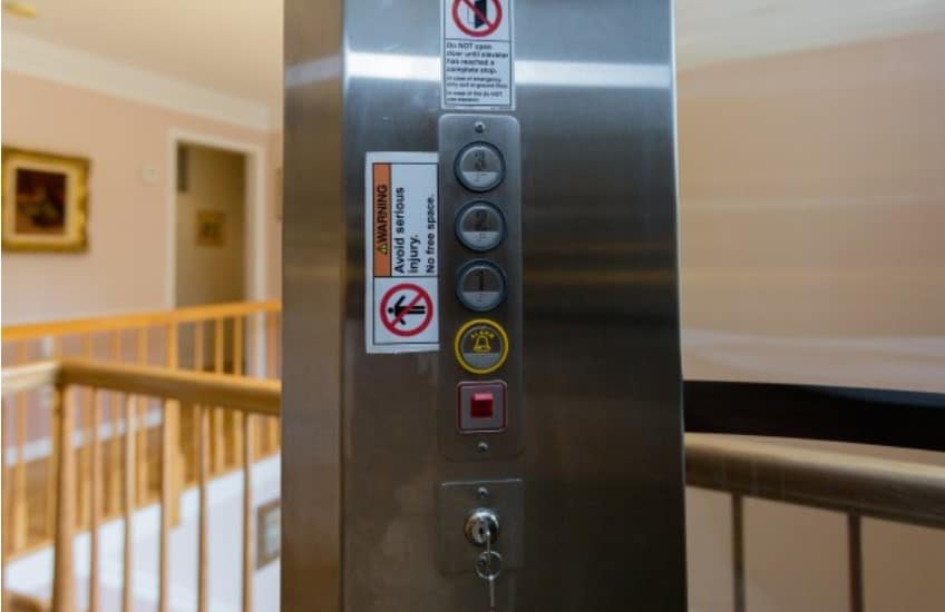 Signature Elevators & Accessible logo