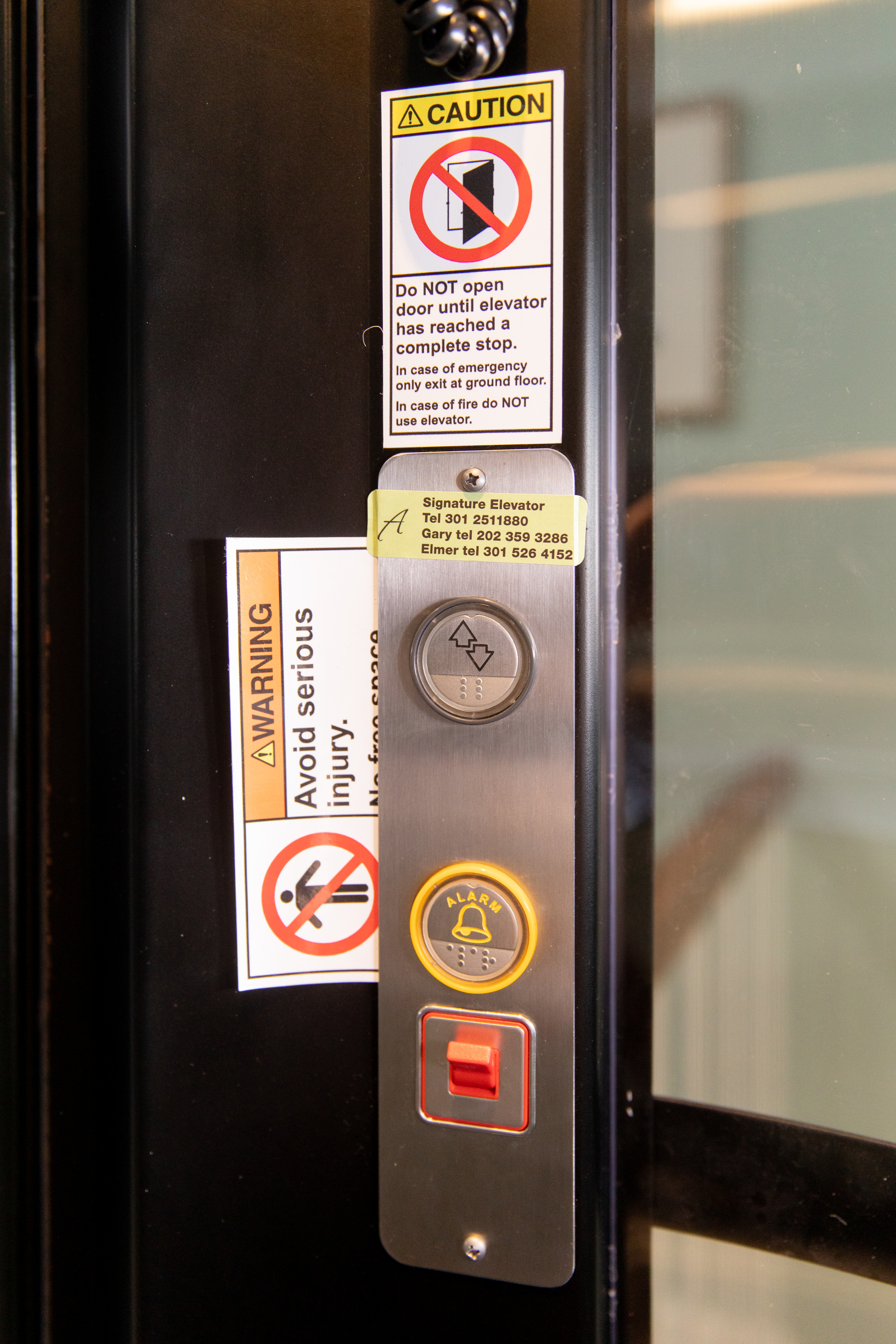 Signature Elevators & Accessible logo